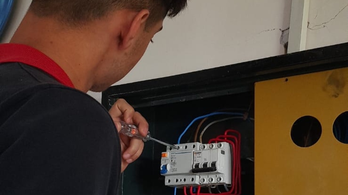 ELEKTRİK YANGIN SİSTEMİ TESİSATI YENİLENİYOR